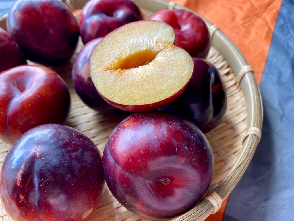 Spanish Angelino Plums 1pc Wmart