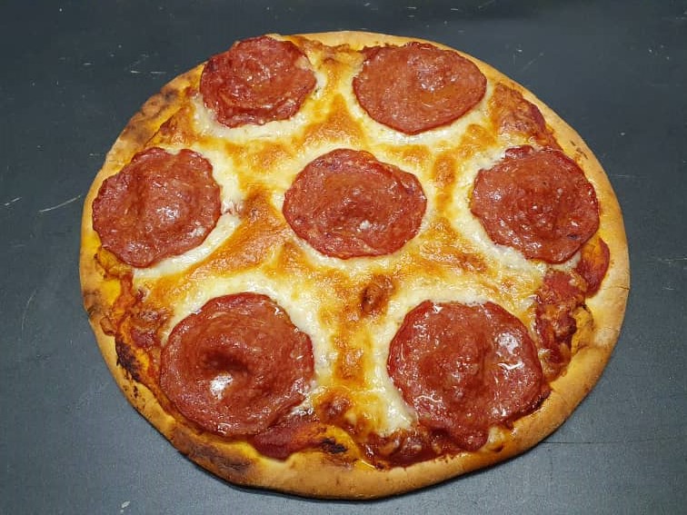 Mama Lizzies Beef Pepperoni Mozzarella Pizza Mama Lizzies Beef Pepperoni Mozzarella Pizza